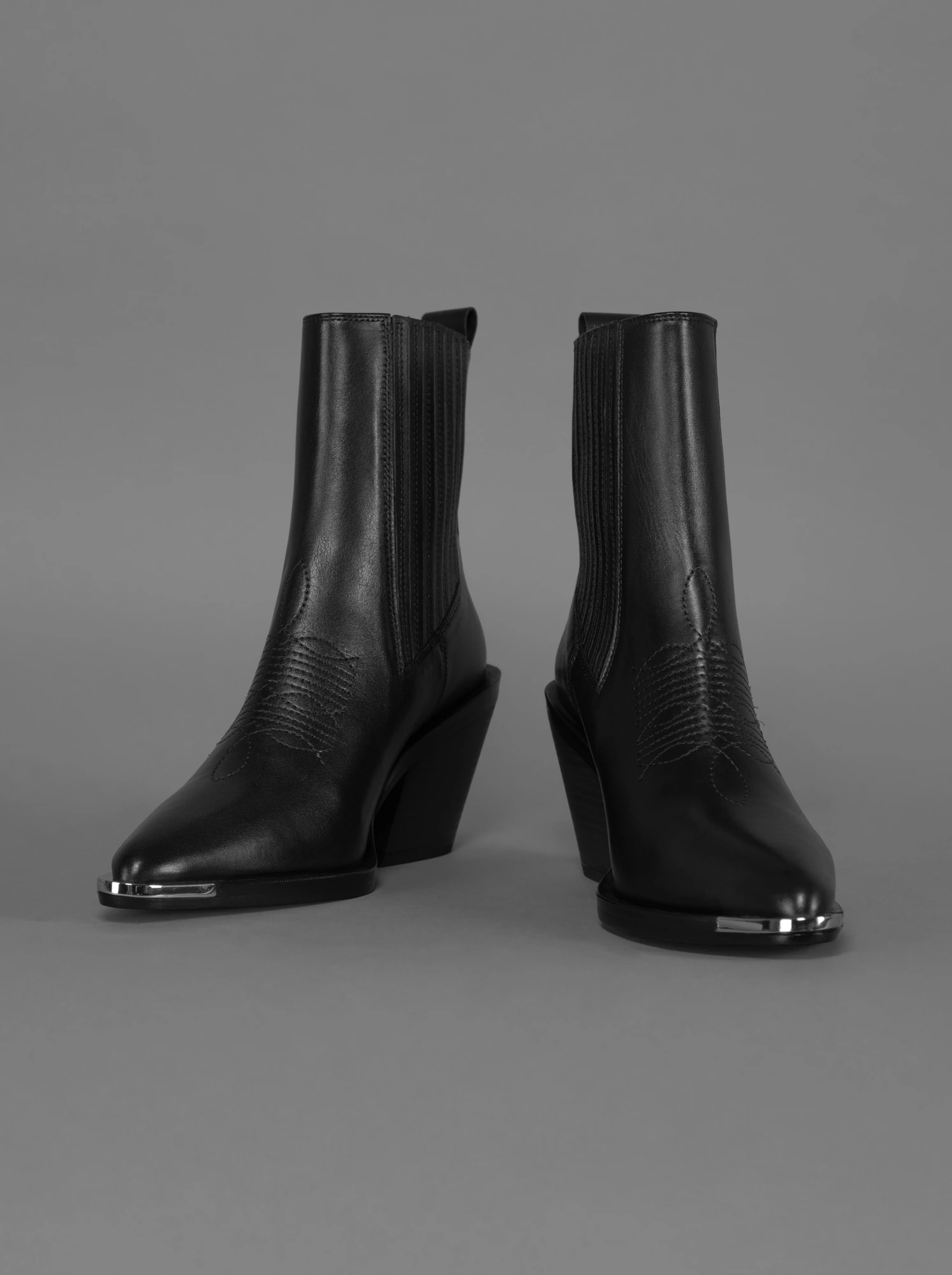Nella - Black Leather
