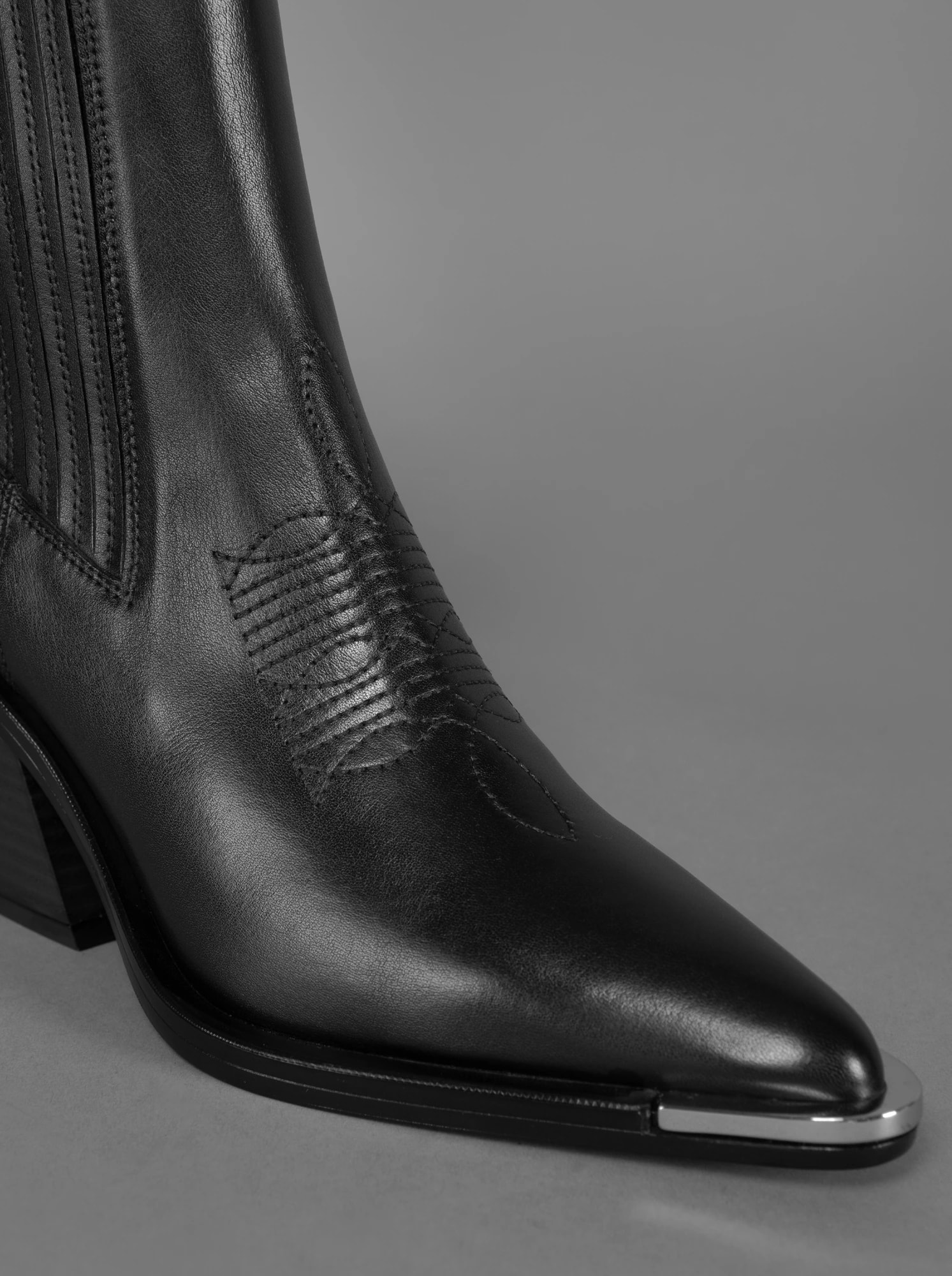 Nella - Black Leather