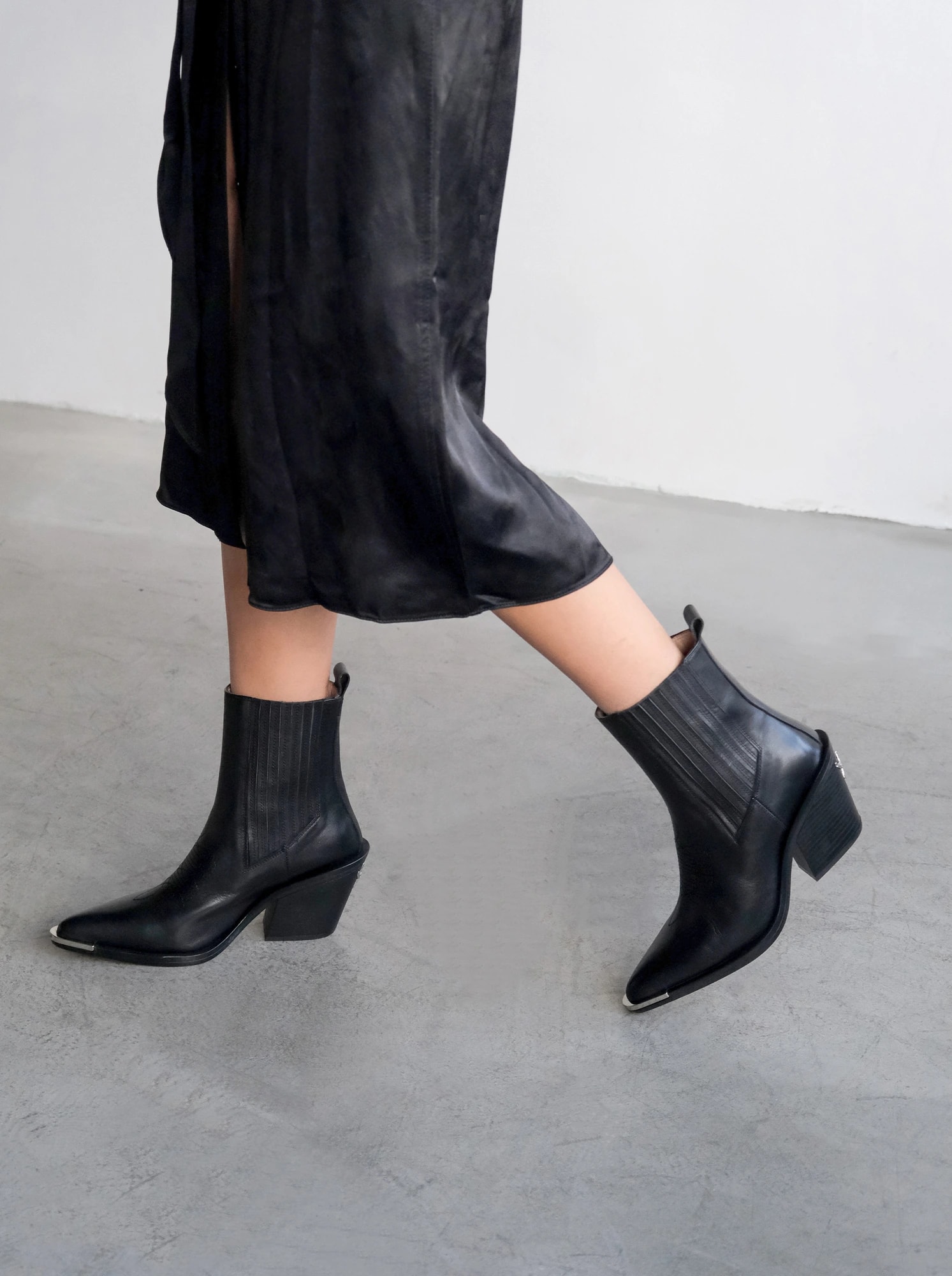 Nella - Black Leather
