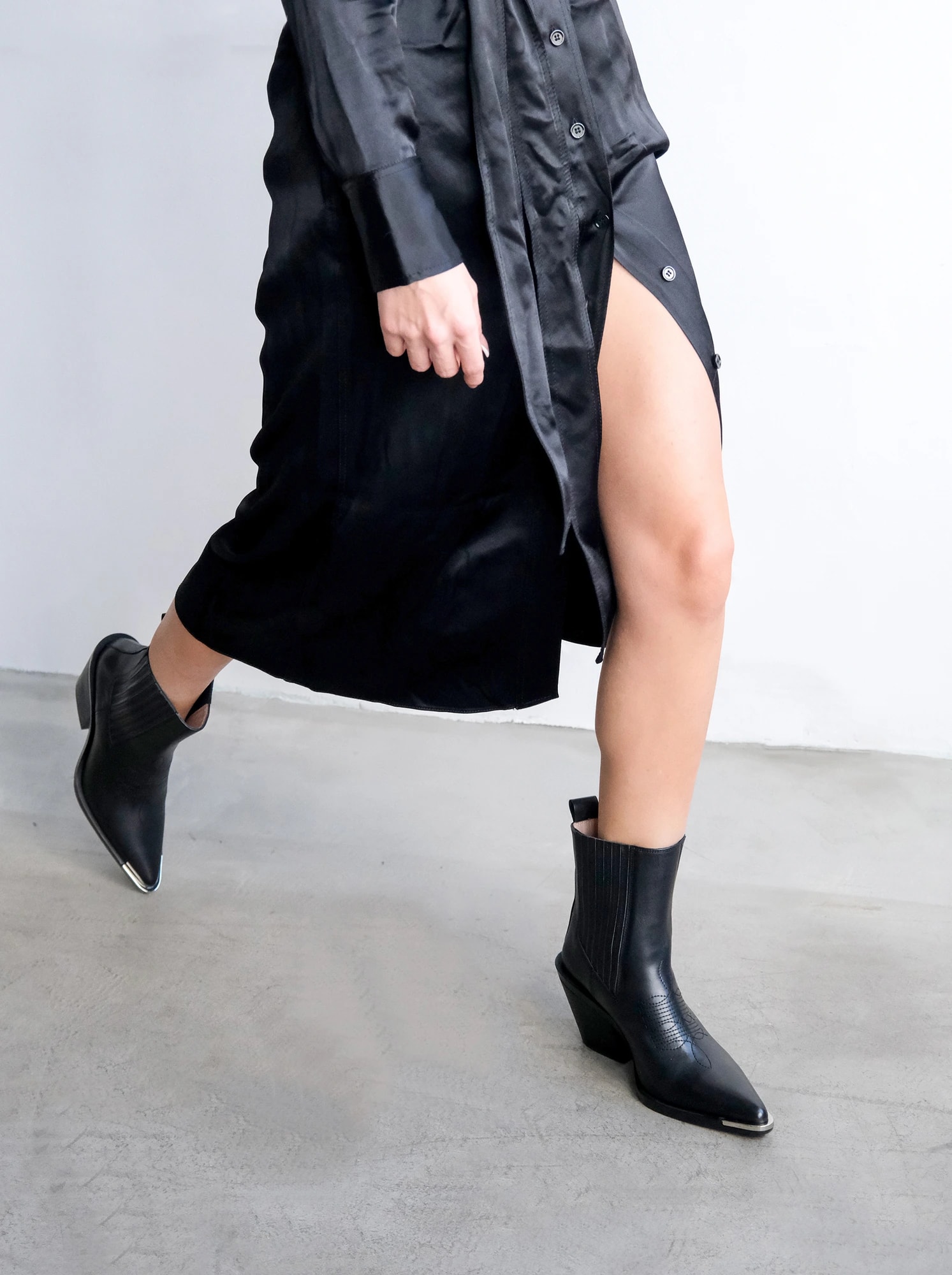 Nella - Black Leather